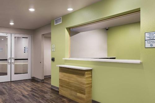 Lobby, WoodSpring Suites Houston IAH Airport in Humble