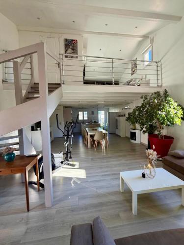 Large, bright loft with mezzanine