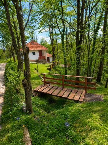 Šumarak Weekend House (Sumarak Weekend House) in Arandjelovac