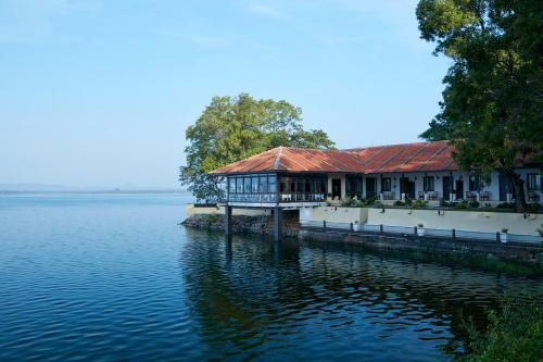 Ekho Lake House