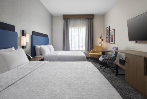 2 queen beds