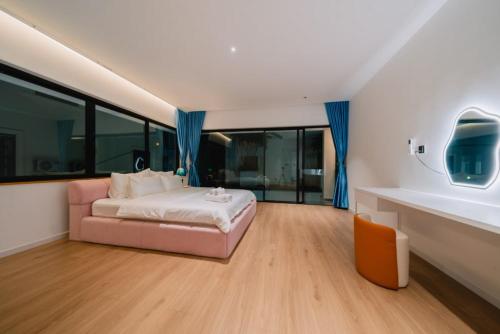 Carnival Luxury Pool Villa HCMC - image 3