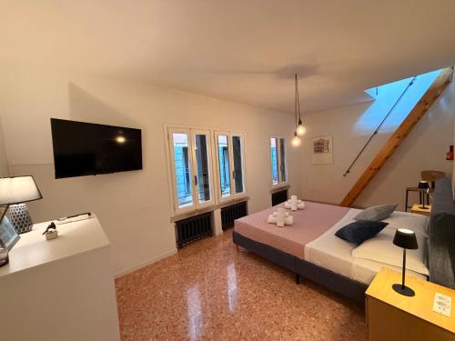 Venetian Casino Flats by Fenix