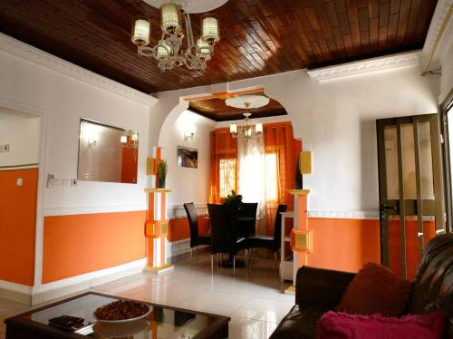 Appartement Meublé Yaoundé Omnisport 3CH 2CH 1CH-WIFI-Groupe Electrogène - image 2