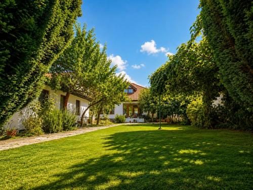 Bujtina Genci & Gonxhe - by Garden Guesthouse in Dakovica