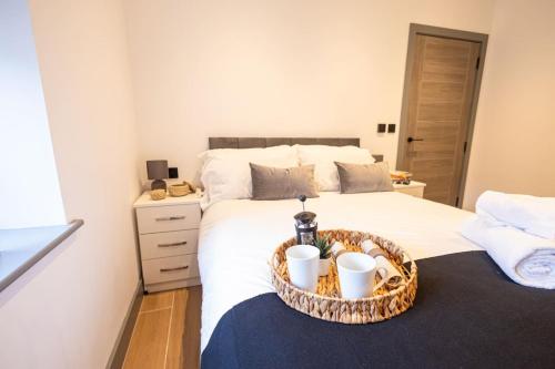 Chic 2King BD Apt London with Ensuite & Pull Out Bed 2