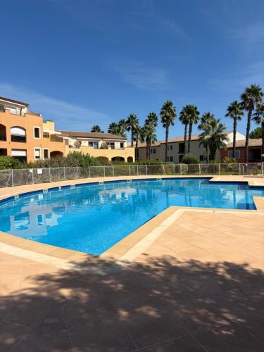 Appartement avec jardin, piscines, tennis et parking