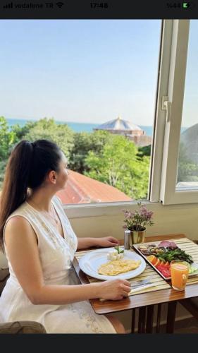 BACHOS HOTEL SULTANAHMET enjoy breakfast on the sea view terrace 2minutes to the sultanahmet and hagia sophia, Istanbul