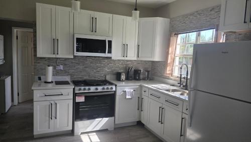 Konyha, Peaceful 1BR St Kitts Mountain Getaway in Ogees