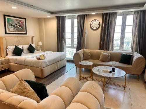 Premium King Sudio one bedroomTwo bedroom serviced Apartment Gold crest Mall - image 4