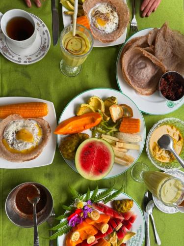 Food and beverages, Zenvora Rainforest Villa in Siharaja