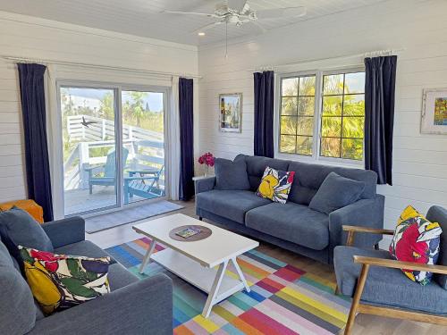 Eagle Ray - Brand New Beach Cottage withViews, Walk to Restaurant home in North Palmetto Point