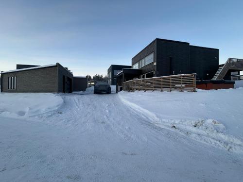 Exclusive Funkis Cabin, Lake View, Rooftop Terrace, Jacuzzi, Sauna, Close to Golf and Alpine in Vradal