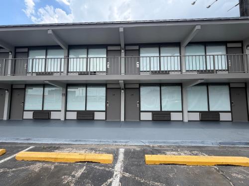 Tourway Inn near หอเกียรติยศกีฬาอลาบามาและพิพิธภัณฑ์