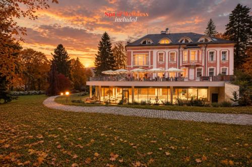 Wellness & Spa hotel Villa Regenhart - Skorochów Wellness & Spa hotel Villa Regenhart - Skorochów