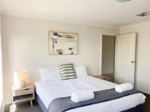 Urban 3BR Oasis Style & Comfort!
