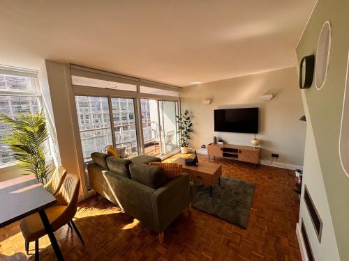 Two Bed Two Bath Split Level Flat in West End