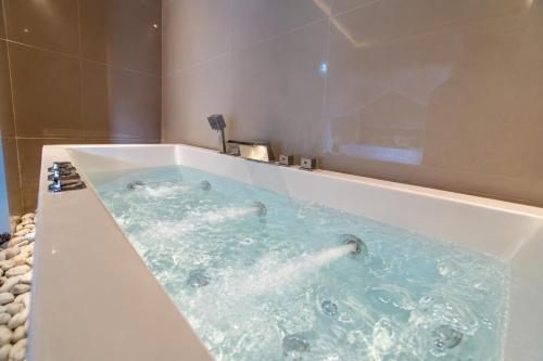 Grand Ashanti Villa - image 3
