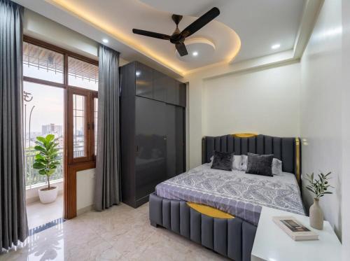 Luxurious 4BHK Near Max Hospital-Vaishali - image 5