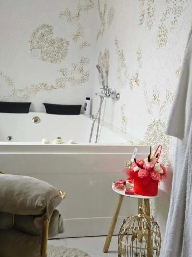 Jacuzzi rooms Andjela White and Gold