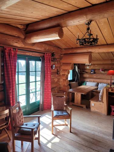 La Fuste des Cernois, Maison en bois rond dans le Haut-Jura, en pleine nature in Grande Riviere