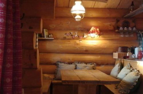 La Fuste des Cernois, Maison en bois rond dans le Haut-Jura, en pleine nature in Grande Riviere