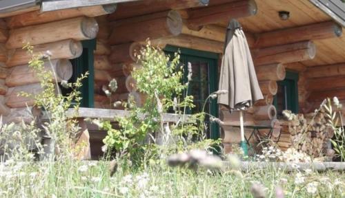 La Fuste des Cernois, Maison en bois rond dans le Haut-Jura, en pleine nature in Grande Riviere