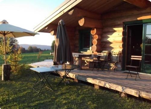 La Fuste des Cernois, Maison en bois rond dans le Haut-Jura, en pleine nature in Grande Riviere