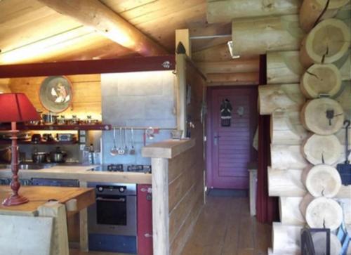 La Fuste des Cernois, Maison en bois rond dans le Haut-Jura, en pleine nature in Grande Riviere