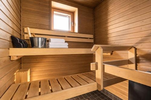Adorable Arctic Apartments - Private Sauna & Free Parking 4