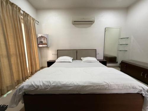 Premium 2BHK Prime Location - image 5