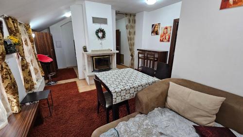 Pamporovo, Ski-In Ski-Out, Family Apartment, Lift Access 5