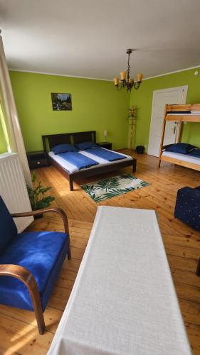 1 double bed, 2 bunk beds