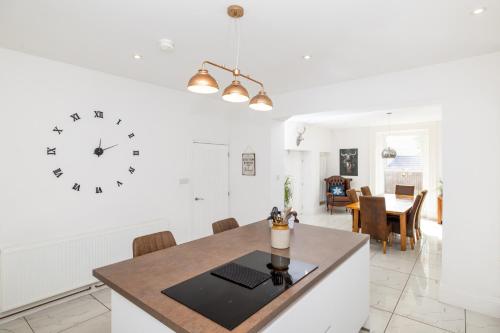 Seadmed, Headlands by Alt-Stay Contractor Accommodation - 5 Bed Detached Contractor Home With Parking, Wi-Fi  in Dewsbury