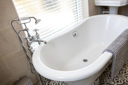 Kümblustünn, Headlands by Alt-Stay Contractor Accommodation - 5 Bed Detached Contractor Home With Parking, Wi-Fi  in Dewsbury