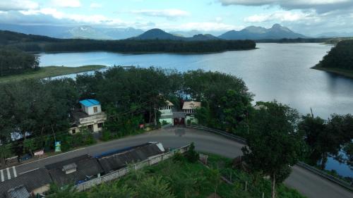 Lake Chill Resort