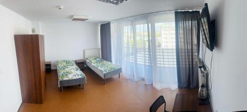 2 twin beds