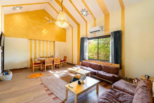 6 BHK Adarsh Bungalow - image 3