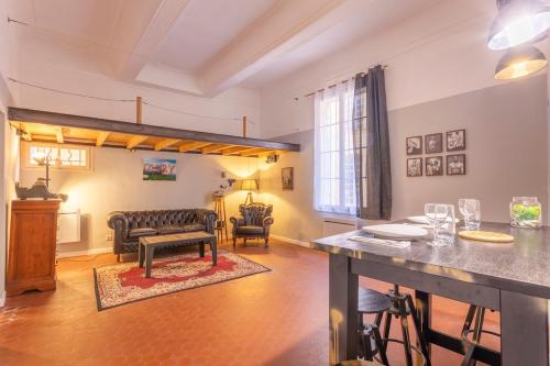 New chic & authentic 1-bedroom apartment in the historic center