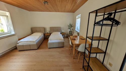 2 twin beds