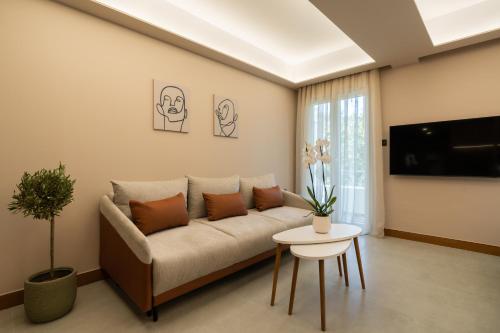 Elegant Suite Kypseli Room Type - Studio with Balcony