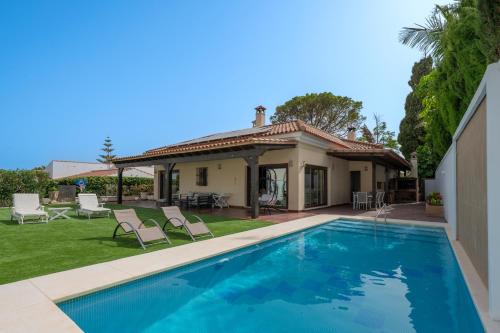 Villa in walking distance to amenities