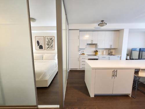 Downtown Toronto - Queen St West - Modern Loft, Free Parking 5