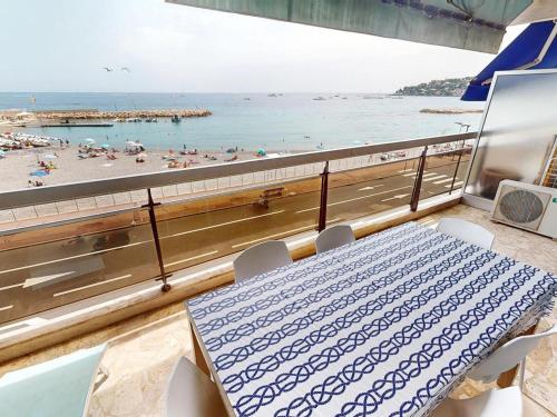 Appartement climatisé avec parking face mer