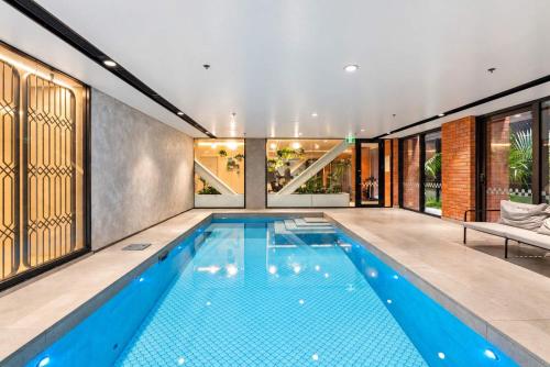 Te Aro 1BR with Pool & Gym in Wellington CBD - image 3