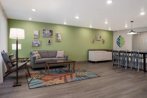 Fuajee, WoodSpring Suites Detroit Sterling Heights in Sterling Heights (MI)