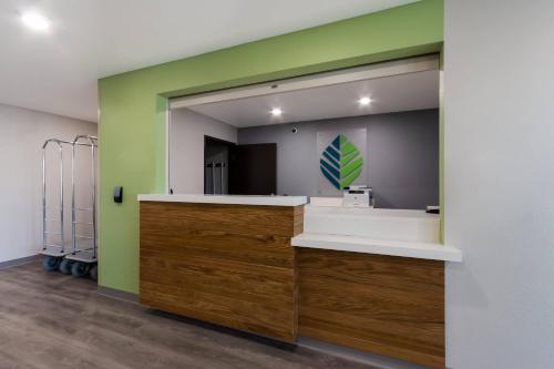 Lobby, WoodSpring Suites Chandler Airport in Chandler