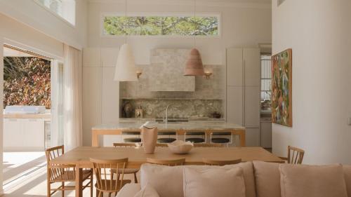 Clarence House- A Stay Above The Ordinary - Holiday Yamba - image 3