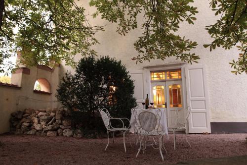 Ieeja, Bio-Weingut, Gastehaus und Krauterhof in Flomborn