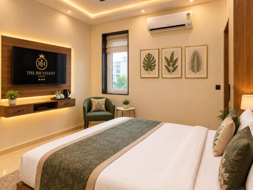 Hotel The BM Near Max & Fortis Hospital Shalimar Bagh I Spacious Rooms I Most Preferred Hotel Near Shalimar Bagh - image 5